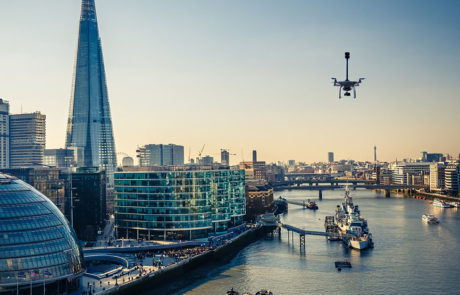 Sensor de viento ultrasónico FT205 en un dron sobrevolando Londres